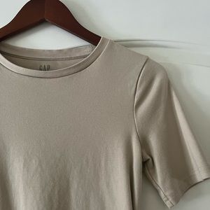 GAP Modern Tee in tan